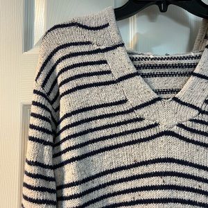 Roxy striped hooded vneck sweater with front pocket navy and speckled oat